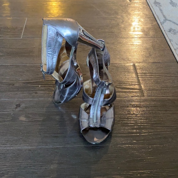 Michael Kors T-Strap Zip Heel Sz 8.5 - Chrome Metallic - Picture 2 of 7